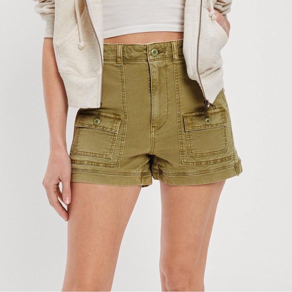 American Eagle SIZE 4 Highest Rise ‘90s boyfriend short in khaki green